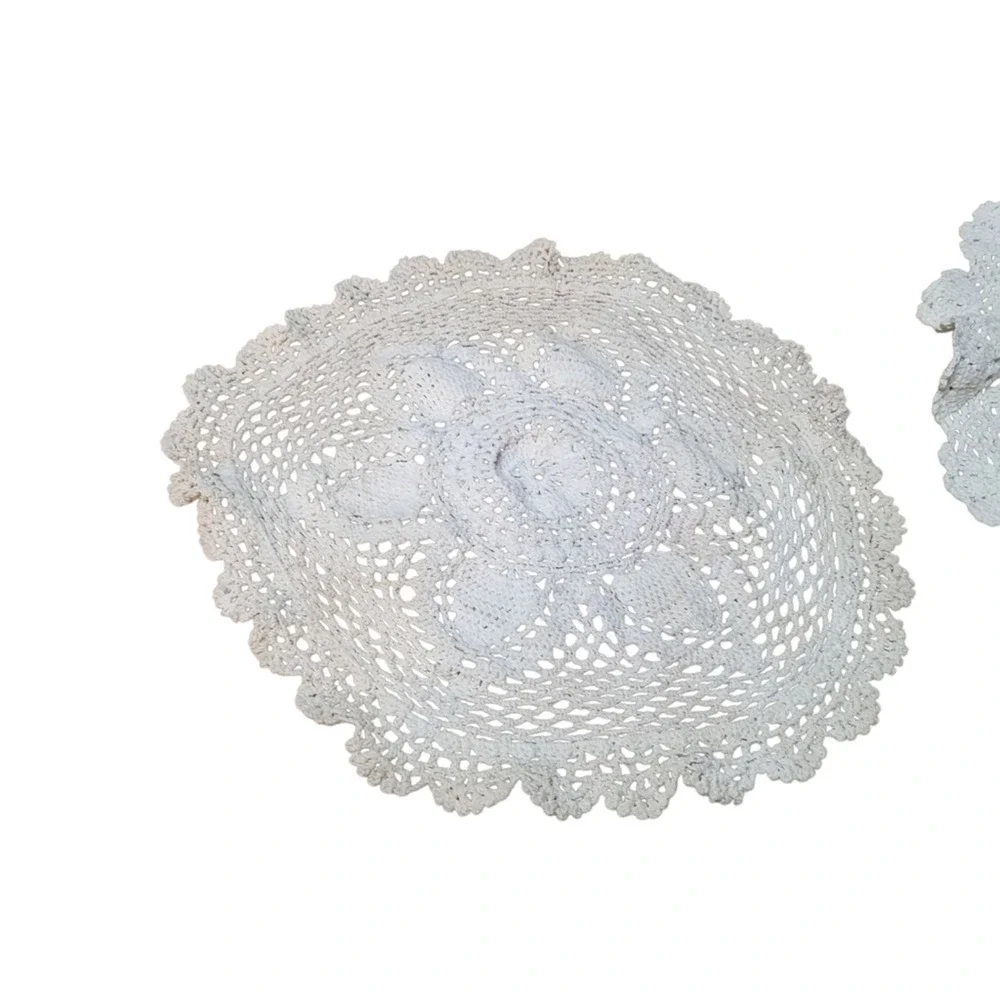 Elegant White Floral Scalloped Crochet Doilies Set